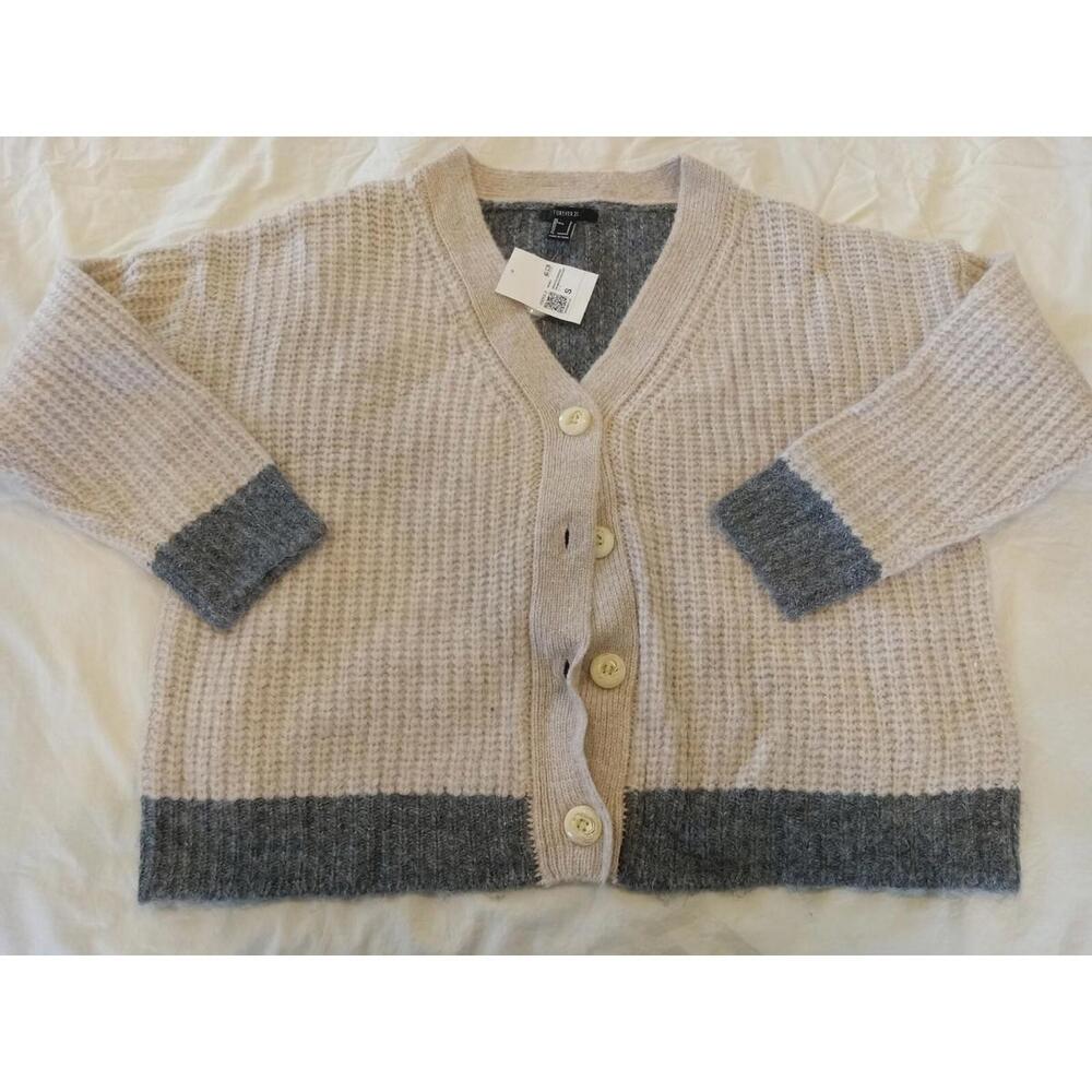 Forever 21 Women's Size Small Chuncky Knit Sweater Cardigan Cream Gray